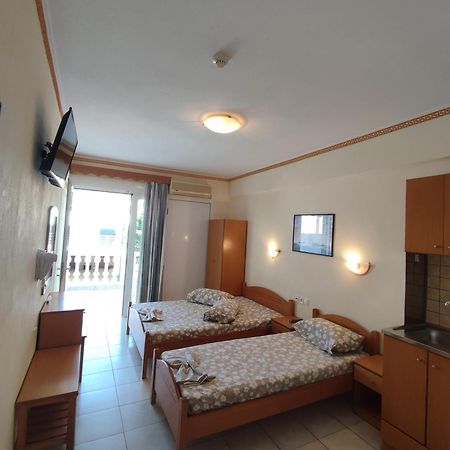 Villa Cosmos Inn Olympiakí Aktí Esterno foto